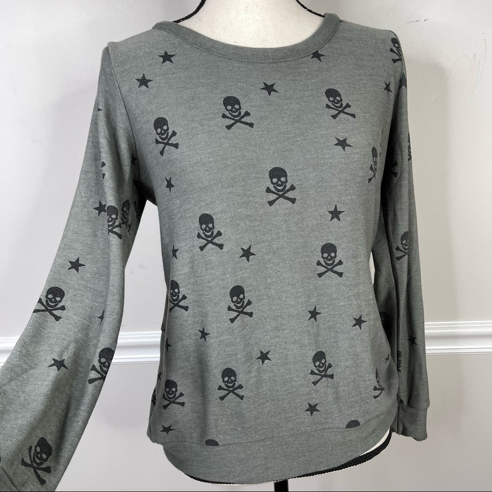 Chaser Stars skulls sweatshirt medium Women’s soft
